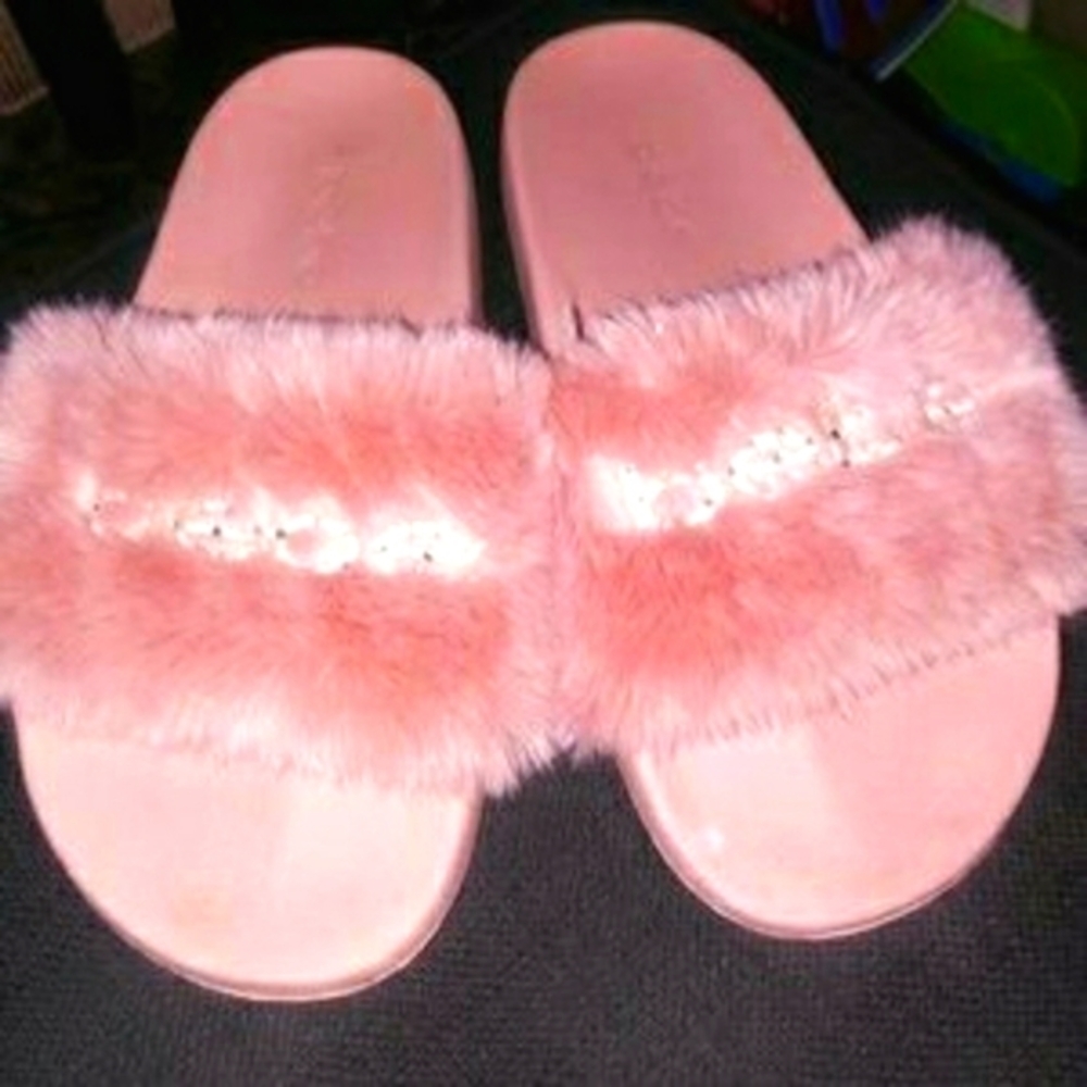 COPY - Nwt bebe furiosa rose pink furry slides